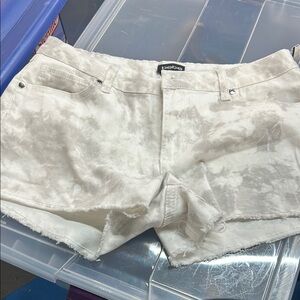 Women's Cream Shorts